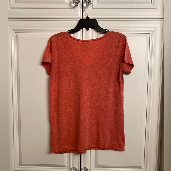 LUCKY BRAND SIZE SMALL SHORT SLEEVE T SHIRT IN PEACH COLOUR WITH V NECK - Picture 4 of 6
